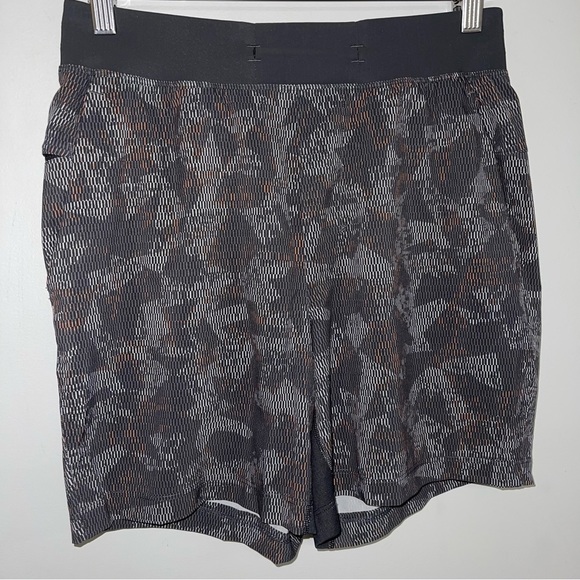 Lululemon Shorts‎ Men's Size Small Dark Grey 6" Inseam T.H.E Short Linerless - Picture 4 of 11